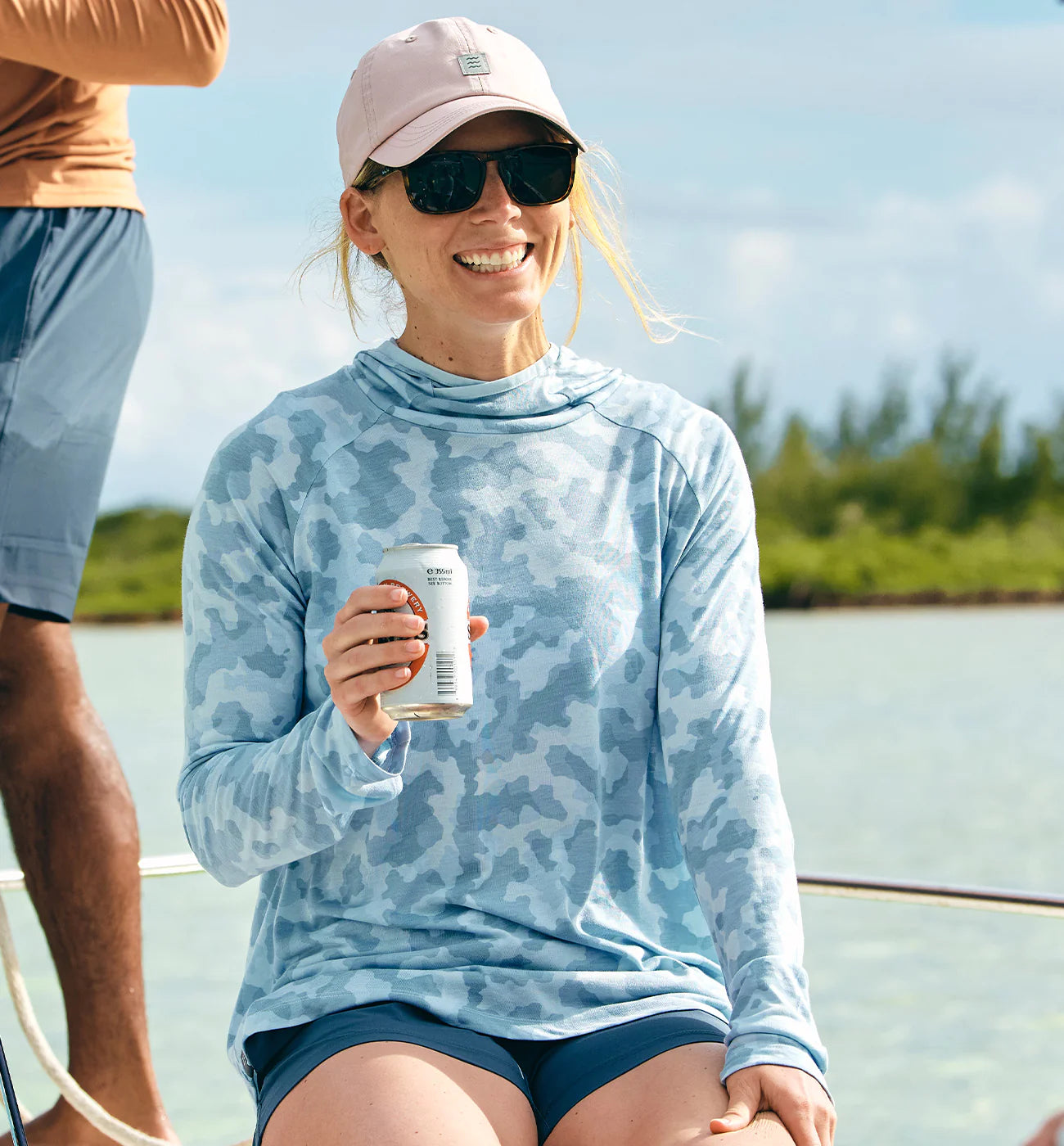 Free Fly Women's Bamboo Lightweight Hoodie II - Tidewater Camo